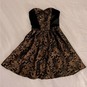 Betsy Johnson strapless sweetheart twirl dress